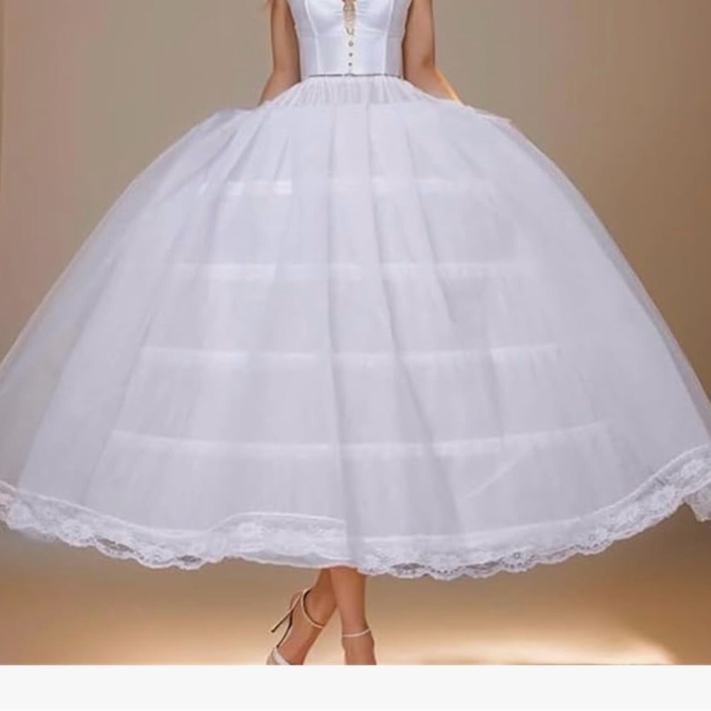 Vintage-style White Petticoat Hoop Skirt